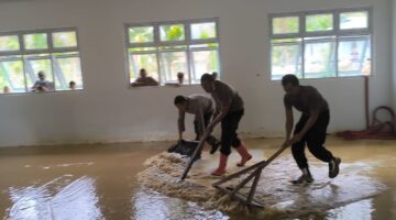 Brimob Aceh, Hadir dalam Pengabdian, Percepat Pemulihan Fasilitas Pendidikan Pasca Banjir Gayo Lues