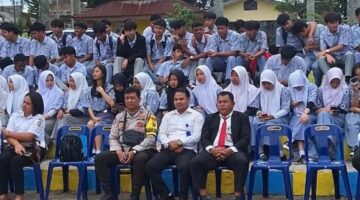 Bhabinkamtibmas Polsek Simpang Empat Aktif Sambangi Siswa, Ciptakan Suasana Kondusif di SMK Negeri 1 Merdeka