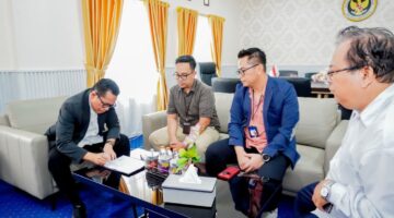 BRI Medan Putri Hijau Serahkan Banknotes SAR Untuk Panitia Embarkasi Medan, Kakan Kemenhaj Sumut Harapkan Manfaatkan Dengan Maksimal