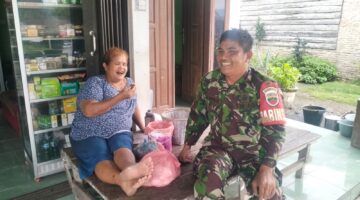 Dari Warung Kelontong, Babinsa Koramil 07/Salak Bangun Kepercayaan dan Kemanunggalan TNI-Rakyat