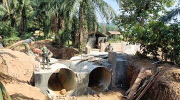TNI-RAKYAT BAHU-MEBAHU: GEBER PEMBANGUNAN JEMBATAN ARAMCO DI MARDINGDING!