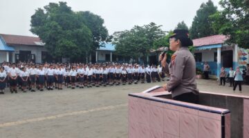 Kasatbinmas Polres Karo Beri Bimbingan Kepada Pelajar SMP Negeri 2 Kabanjahe
