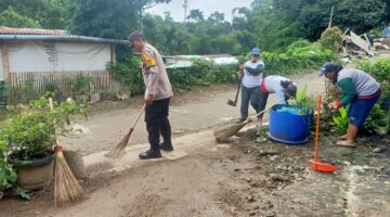 Polsek Munte Bersama Muspika dan Warga Gelar Gotong Royong di Desa Pertumbungen