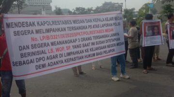 Tangis Histeris dan Bercucur Air Mata Keluarga Korban Penganiayaan Brutal oleh Leo Sembiring , CS Warnai Aksi