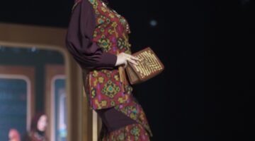 Koleksi Almira ADS Bersinar di Catwalk Persit Bisa II Jadi Magnet Antrian Penjulan Fashion Wastra