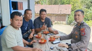 Kapolsek Kutabuluh Jalin Silaturahmi Bersama Kepala Desa dan Tokoh Pemuda