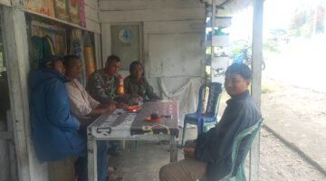 Secangkir Kopi Satukan Babinsa dan Warga Desa Salak II dalam Suasana Penuh Kekeluargaan
