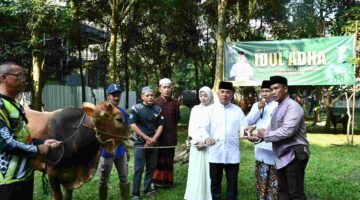 Tebar Kepedulian di Hari Raya, Danrem 083/Bdj Serahkan Hewan Qurban untuk Masyarakat