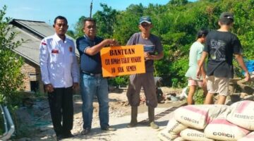 BUMDes Bakau Mandiri Kembali Salurkan Bantuan CSR 10 Sak Semen untuk Perbaikan Jalan di Dusun Muara Bakau Atas