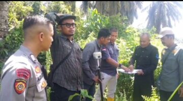 Menjalankan Putusan MA ,PN Muara Bulian Pasang Patok Perbatasan Dengan luas lahan 1300 H