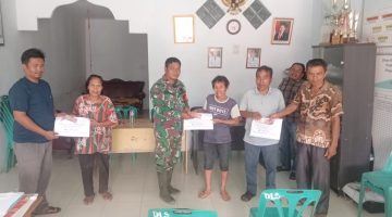 TNI Hadir untuk Rakyat, Babinsa 04/Tigalingga Monitoring Penyaluran BLT Dana Desa Hingga Tuntas