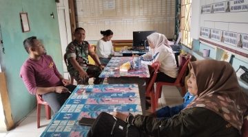 Pastikan Bansos Tepat Sasaran, Babinsa Lakukan Komsos dengan Perangkat Desa Lae Nuaha