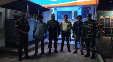 Kolaborasi Tanpa Batas. Babinsa Koramil 07/Juhar Bersama Karang Taruna Jaga Kehangatan Malam di Juhar
