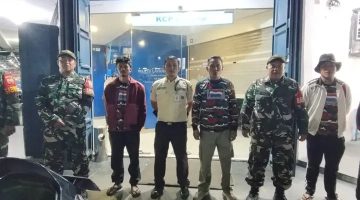 Menyapa Warga di Kedai Kopi, Babinsa Koramil 03/BT Pantau Situasi Wilayah Binaan dan Cegah Bahaya Kebakaran