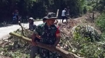 Babinsa dan Kepala Desa Satukan Warga, Jalan Kuta Tinggi Dibersihkan demi Kenyamanan Pengguna