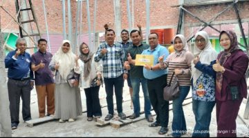 Alumni SMAN 1 Merangin Angkatan 2001 Kembali Donasikan Rp10 Juta untuk Pembangunan Masjid Nurul Iman
