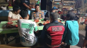 Kapolsek Simpang Empat Ajak Warga Aktifkan Poskamling Lewat Patroli Dialogis di Desa Perteguhen