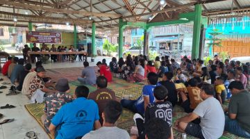 Kapolsek Tigabinanga Edukasi Warga Desa Kem-Kem Tentang Bahaya Narkoba