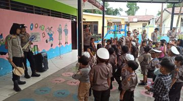 Sat Binmas Polres Karo Kenalkan Rambu Lalu Lintas kepada Siswa TK Kemala Bhayangkari Kabanjahe