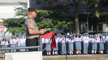 Kapolres Karo Jadi Inspektur Upacara di SMAN 2 Kabanjahe, Tanamkan Disiplin dan Kesadaran Kamtibmas