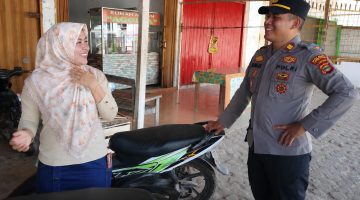 Polisi Antar Langsung Motor Curian ke Warung Korban, Pedagang Buah di Candipuro Tersenyum Lega