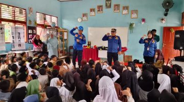 Siswa SDN 3 Way Urang Antusias Ikuti Simulasi Kebakaran, Belajar Gunakan APAR Sejak Dini