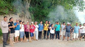 Kompak! Forkopimcam dan Warga Juhar Bahu-Membahu Bersihkan Lingkungan Jelang HUT RI ke_81