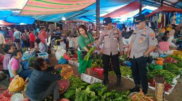 Kapolsek Tigabinanga Sambangi Pajak Buah, Ciptakan Rasa Aman bagi Masyarakat dan Pedagang