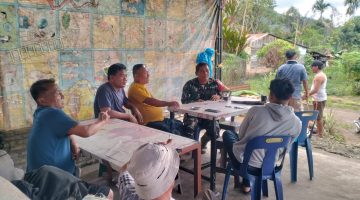 Ngopi Sambil Berdiskusi, Babinsa Kodim 0206/Dairi Perkuat Sinergi dengan Warga Desa Boangmanalu