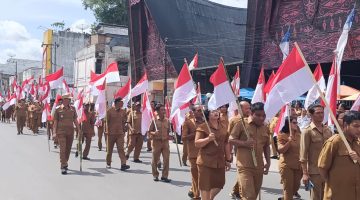Benderaku Di Dadaku Dan Di Dadamu Merah Putih Selalu Di Hatiku Tak Cukup Satu Sepuluh Juta Bendera Merah Putih Kubagikan Untukmu.”