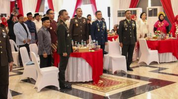 Peringati HUT Ke-81 RI, Dandim 0201/Medan Ikuti Upacara Detik-Detik Proklamasi Secara Live Streaming di Pendopo Rumah Dinas Walikota Medan.