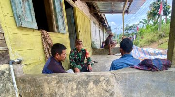 Babinsa Koramil 06/Kerajaan Pilih Duduk Bersama Warga, Kedekatan TNI-Rakyat Makin Terasa
