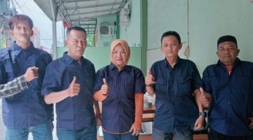 Peduli Kebersamaan, Ketua AJMI Ryan Sinaga Bagikan Seragam Wartawan Liputan Kodam I/BB dan Jajaran