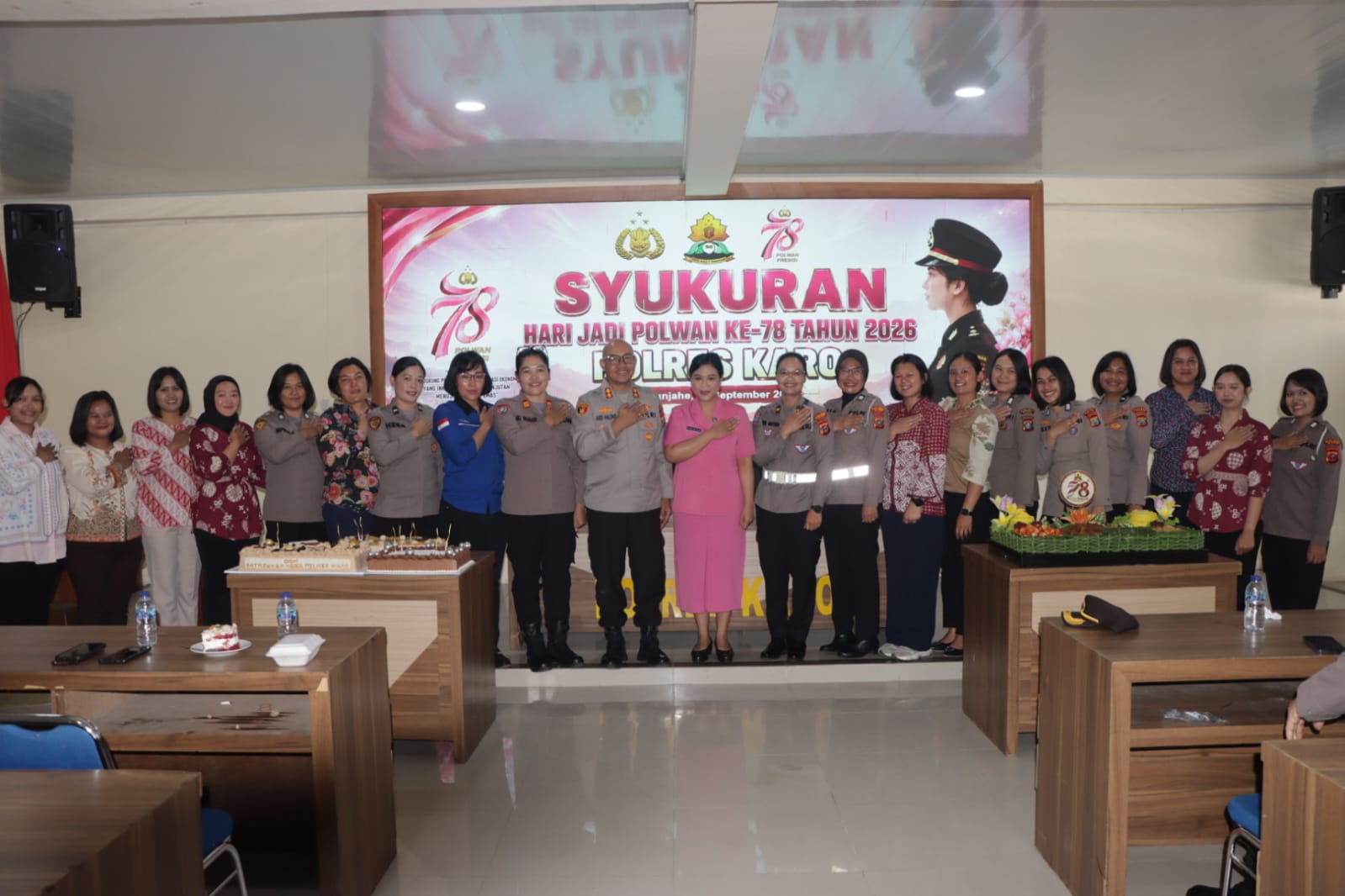 Di Tengah Penanganan Sinabung, Polres Karo Tetap Syukuri HUT Polwan
