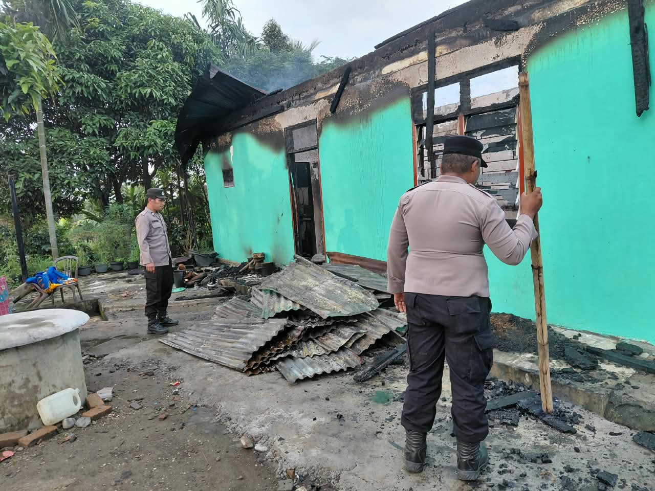 Rumah Warga di Desa Rimokayu Terbakar, Polsek Tiganderket Lakukan Penyelidikan
