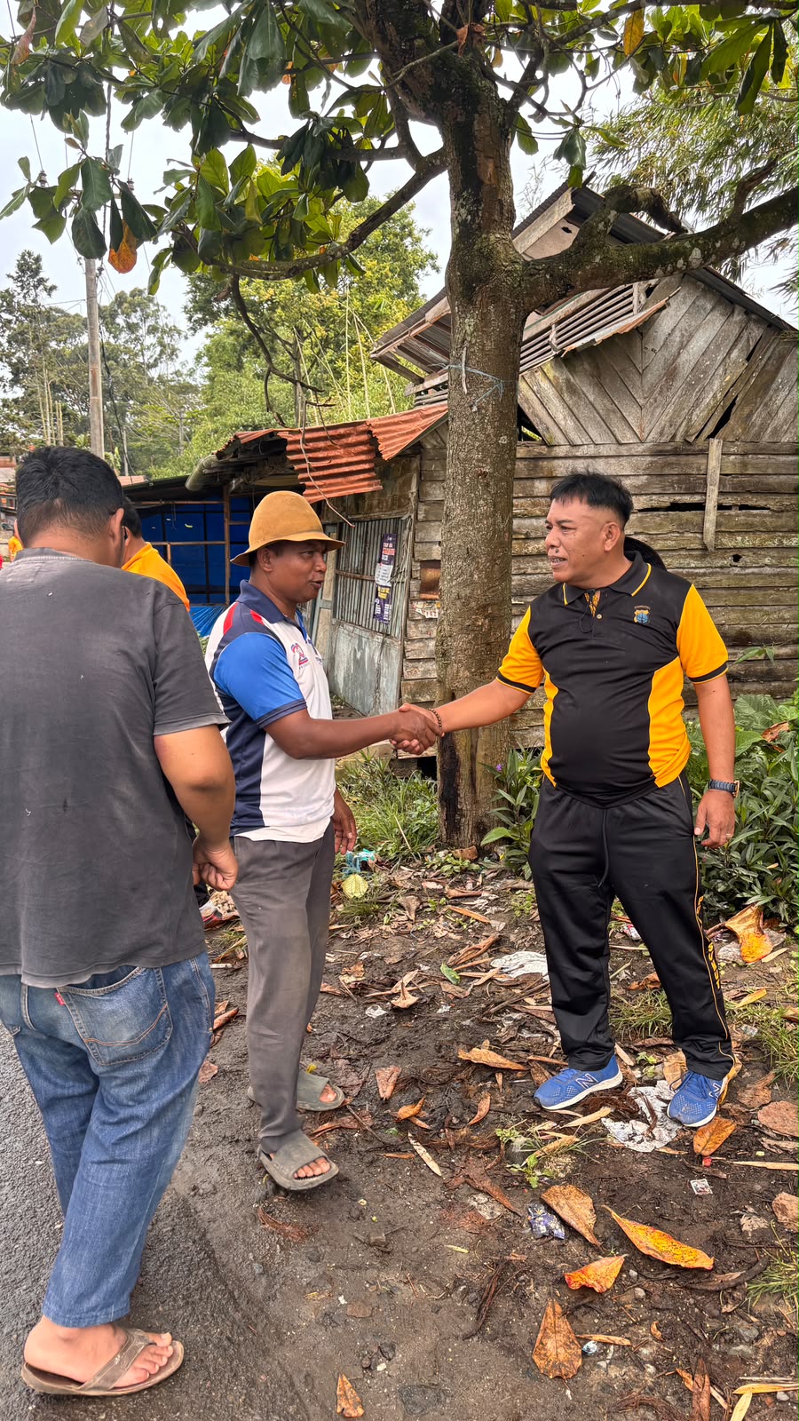 Green Policing – Cegah Tanah Longsor, Polres Karo Tanam 100 Pohon di Desa Sukandebi